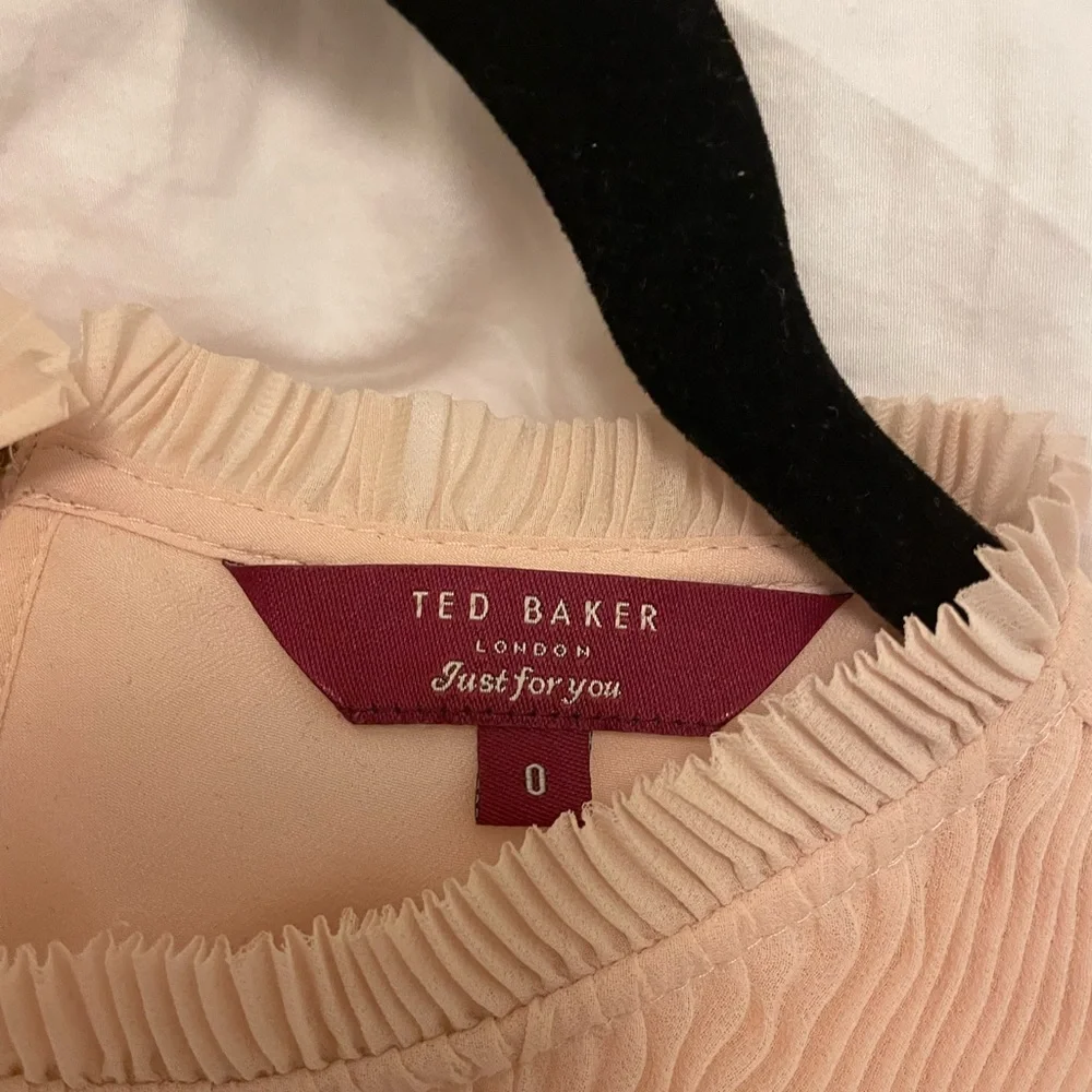 Ted Baker pale pink blouse. Size 0. - Picture 3 of 4